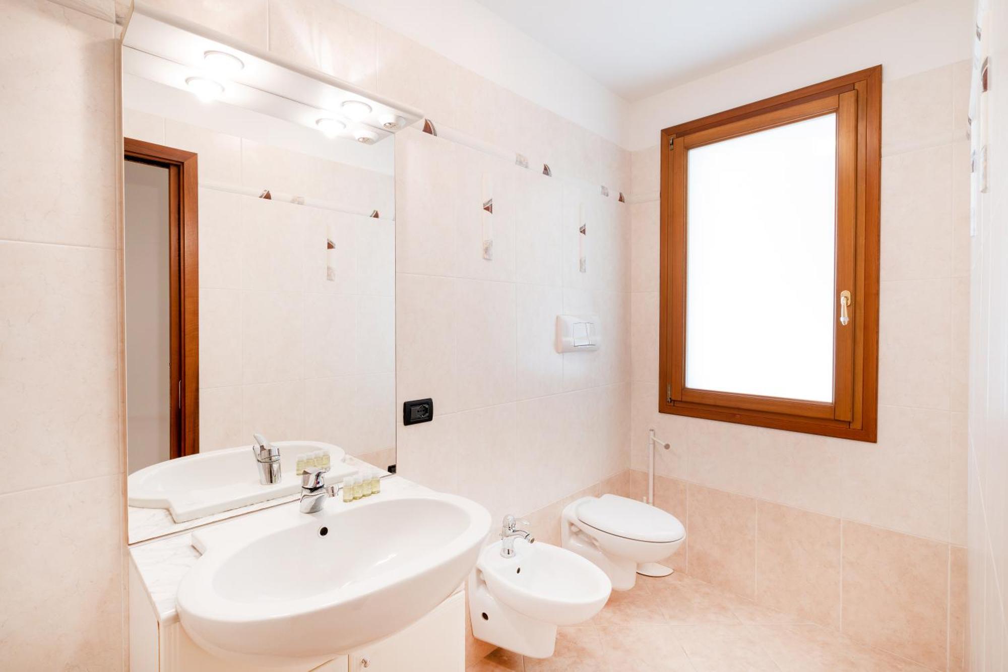 Elegante E Luminoso, Spazio Esterno Privato Velence Kültér fotó